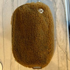 NWT Lululemon Athletica Lululemon Everywhere Fleece Belt Bag (Burnt Caramel)